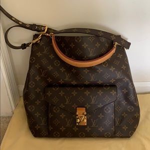 Louis Vuitton Monogram Métis Hobo Bag